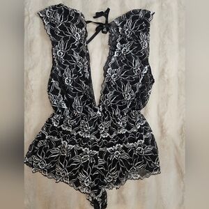 Elegant Black and White Lace Lingerie Set